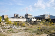 Останките от завода на „СНИА вискоза“ в Риети, където е работил Салваторе. Химическата фабрика е обявена във фалит на 7 септември 2006-а и днес е напълно изоставена. Тя надживява само с две години създаденото по нейна технология производство „Етилен 250“, което сегашният собственик на „Нефтохим“ - „ЛУКойл“, закри и наряза за вторични суровини през 2004-а.